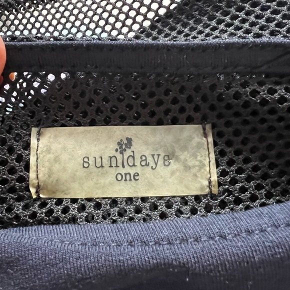 Sundays one top with mesh back size L - Picture 4 of 5